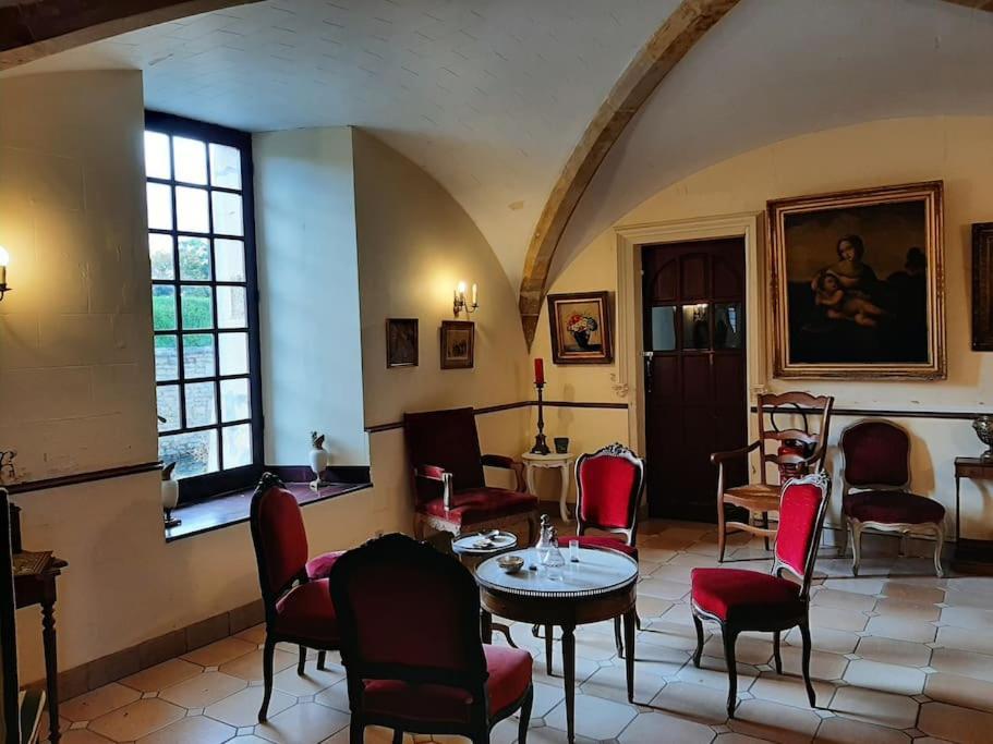Chateau De Mornay Saint-Pierre-de-l'Isle Exterior foto